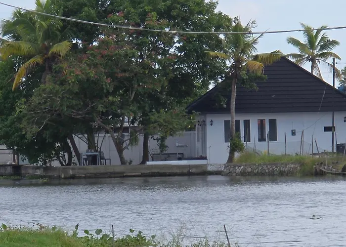 Pradeep'S Backwater Villa Kochi